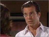 Jack (Peter Bergman) vérifie les comptes de Chancellor Industries. Les Feux de l'Amour, épisode 4691 (17 décembre 2007, TF1)