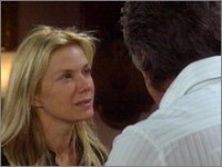 Brooke (Katherine Kelly Lang) se confie à Ridge. Top Models, épisode 5134 (24 décembre 2008, RTL9)