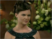 Katie (Heather Tom) surprend la conversation de Donna et Jackie. Amour, Gloire et Beauté, épisode 5139 (8 octobre 2009, FRANCE2)