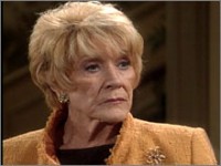 Kay (Jeanne Cooper) s'inquiète des conséquences. Les Feux de l'Amour, épisode 5462 (22 février 2011, TF1)