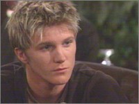 J.T. (Thad Luckinbill) avoue à Anita que Brittany doit voir le Révérend Palmer. Les Feux de l'Amour, épisode 2309 (25 octobre 2007, RTBF)