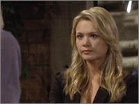 Brittany (Lauren Woodland) doit trouver d'urgence un autre lieu pour le mariage. Les Feux de l'Amour, épisode 2319 (8 novembre 2007, RTBF)