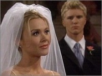 Brittany (Lauren Woodland) et Bobby prononcent leur voeux. Les Feux de l'Amour, épisode 8000 (1 novembre 2004, CBS)