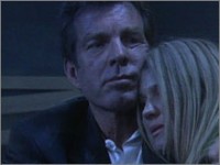 Jack (Peter Bergman) réconforte Sharon. Les Feux de l'Amour, épisode 3080 (20 octobre 2010, RTBF)