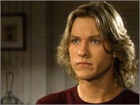 Daniel (Michael Graziadei) s'inquiète pour Phyllis. Les Feux de l'Amour, épisode 2341 (10 décembre 2007, RTBF)