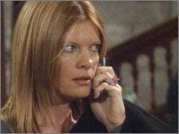 Phyllis (Michelle Stafford) reçoit des nouvelles de Victoria. Les Feux de l'Amour, épisode 3105 (24 novembre 2010, RTBF)