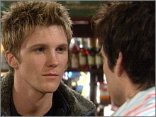 Jeffrey Todd (Thad Luckinbill) se dispute avec Kevin au sujet de Mac. Les Feux de l'Amour, épisode 4817 (14 février 2008, RTS)