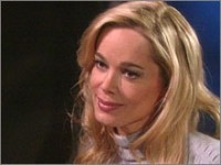 Donna (Jennifer Gareis) est très touchée du défilé organisé pour elle par Eric. Top Models, épisode 5219 (22 avril 2009, RTL9)