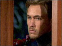 Rick (Kyle Lowder) surprend une conversation entre Taylor et Ridge. Top Models, épisode 5275 (9 juillet 2009, RTL9)
