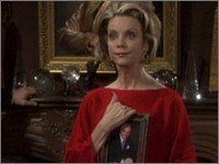 Gloria (Judith Chapman) rend la maison à Jack. Les Feux de l'Amour, épisode 8871 (12 février 2016, TVA)