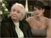 Stephanie (Susan Flannery) tient un conseil de famille.. Top Models, épisode 5297 (3 juillet 2009, RTS)