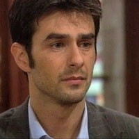 Adrian (Eyal Podell) n'est pas d'accord avec ce que lui demande Colleen. Les Feux de l'Amour, épisode 8887 (7 mars 2016, TVA)