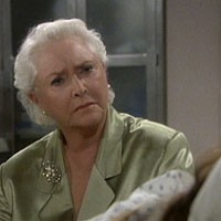Stephanie (Susan Flannery) essaye de remonter le moral de Katie. Top Models, épisode 5309 (21 juillet 2009, RTS)
