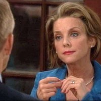 Gloria (Judith Chapman) annonce à Jeff qu'elle a fait don de la moitié de sa fortune. Les Feux de l'Amour, épisode 8894 (16 mars 2016, TVA)