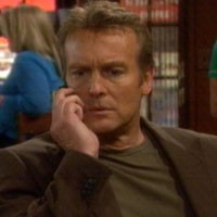 Paul (Doug Davidson) essaye d'obtenir des informations sur David Chow. Les Feux de l'Amour, épisode 5634 (14 avril 2011, RTS)