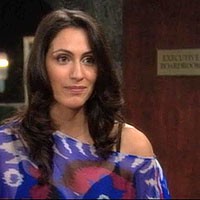 Sabrina (Raya Meddine) a une question pour Victoria. Les Feux de l'Amour, épisode 8908 (5 avril 2016, TVA)
