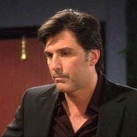 David (Vincent Irizarry) met Nikki en garde. Les Feux de l'Amour, épisode 5648 (4 mai 2011, RTS)