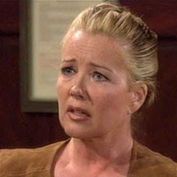 Nikki (Melody Thomas Scott) réalise que David lui a menti. Les Feux de l'Amour, épisode 5659 (8 décembre 2011, TF1)