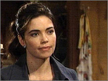 Victoria (Amelia Heinle) ouvre la porte à Jack. Les Feux de l'Amour, épisode 8095 (7 janvier 2013, TVA)
