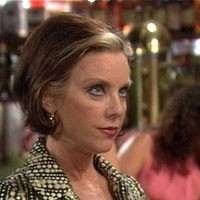 Gloria (Judith Chapman) mijote un plan pour récupérer Jabot. Les Feux de l'Amour, épisode 8958 (14 juin 2016, TVA)