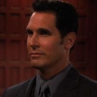 Bradley (Don Diamont) doit prendre une décision rapidement. Les Feux de l'Amour, épisode 5713 (8 mars 2012, TF1)