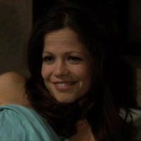 Colleen (Tammin Sursok) se réveille dans le lit de Daniel. Les Feux de l'Amour, épisode 5718 (11 août 2011, RTS)