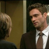 Cane (Daniel Goddard) voudrait que Jill le laisser diriger l'entreprise comme il l'entend. Les Feux de l'Amour, épisode 3316 (16 septembre 2011, RTBF)
