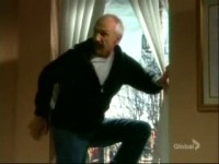 River (Michael Gross) joue les filles de l'air ! Les Feux de l'Amour, épisode 5736 (10 avril 2012, TF1)
