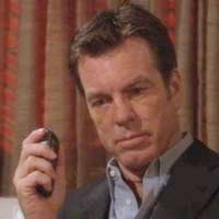 Jack (Peter Bergman) se glisse dans la peau de Victor. Les Feux de l'Amour, épisode 3329 (5 octobre 2011, RTBF)