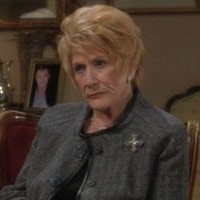 Kay (Jeanne Cooper) refuse de se laisser évincer par Jill. Les Feux de l'Amour, épisode 3342 (24 octobre 2011, RTBF)