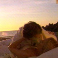 Ridge (Ronn Moss) et Brooke se remarient sur la plage. Top Models, épisode 5473 (8 mars 2010, RTS)