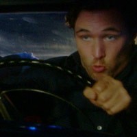 Rick (Kyle Lowder) tente d'échapper à Ridge. Top Models, épisode 5498 (14 juin 2010, RTL9)