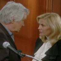 Eric (John McCook) et Brooke commencent la conférence de presse. Amour, Gloire et Beauté/Top Models, épisode 5510 (26 février 2009, CBS)