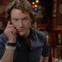 Daniel (Michael Graziadei) s'inquiète pour Ambre. Les Feux de l'Amour, épisode 9107 (23 janvier 2017, TVA)