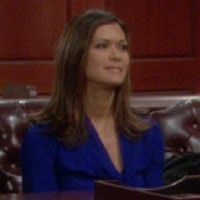 Karen (Nia Peeples) est inquiète pour l'audience qui décidera de l'adoption d'Ana. Les Feux de l'Amour, épisode 9126 (17 février 2017, TVA)