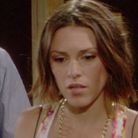 Chloe (Elizabeth Hendrickson) est furieuse. Les Feux de l'Amour, épisode 5898 (4 décembre 2012, TF1)