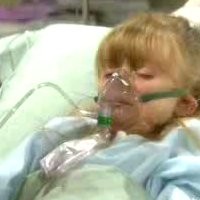 Summer (Samantha Bailey) est dans un état grave à l'hôpital. Les Feux de l'Amour, épisode 5915 (16 mai 2012, RTS)