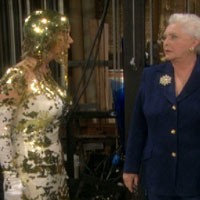 Donna (Jennifer Gareis) ne comprend pas comment Pam a pu oser faire cela alors que l'entreprise est en danger ! Top Modèles, épisode 5605 (5 octobre 2010, TVA)