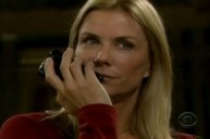 Brooke (Katherine Kelly Lang) est sûre que Ridge reviendra vers elle. Amour, Gloire et Beauté, épisode 5621 (24 août 2011, FRANCE2)