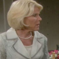 Pamela (Alley Mills) s'inquiète pour la santé de sa soeur. Amour, Gloire et Beauté, épisode 5657 (13 octobre 2011, FRANCE2)