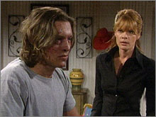 Phyllis (Michelle Stafford) insiste pour que Daniel lui réponde. Les Feux de l'Amour, épisode 2453 (15 mai 2008, RTBF)