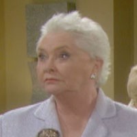 Stephanie (Susan Flannery) adhère aux idées de Whip. Top Models, épisode 5684 (22 mars 2011, RTL9)
