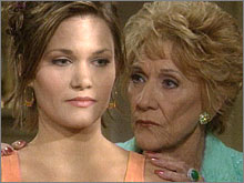 Mac explique à Katherine (Jeanne Cooper) qu'elle ne sait pas jouer. Les Feux de l'Amour, épisode 8131 (26 février 2013, TVA)