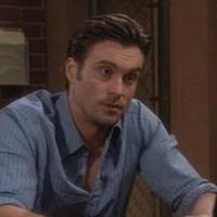 Cane (Daniel Goddard) doit être extradé des États Unis. Les Feux de l'Amour, épisode 9345 (21 décembre 2017, TVA)
