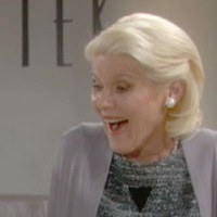 Pam (Alley Mills) s'amuse comme elle peut... Top Models, épisode 5812 (25 mars 2011, RTS)