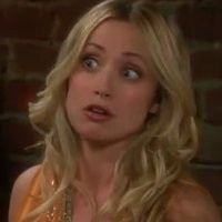 Abby (Marcy Rylan) est certaine qu'elle sera bientôt une star de la télé-réalité ! Les Feux de l'Amour, épisode 3730 (26 avril 2013, RTBF)
