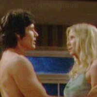 Ridge (Ronn Moss) tente de faire parler Brooke. Amour, Gloire et Beauté, épisode 5853 (23 juillet 2012, FRANCE2)