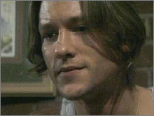 Daniel (Michael Graziadei) se demande toujours ce que Cassie voulait lui dire. Les Feux de l'Amour, épisode 8144 (30 mai 2005, CBS)