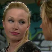 Ambre (Adrienne Frantz) pose des questions indiscrètes! Top Modèles, épisode 5884 (22 août 2011, TVA)