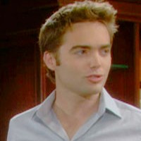 Thomas (Drew Tyler Bell) apprend à avaler des couleuvres ! Top Models, épisode 5886 (28 juin 2011, RTS)